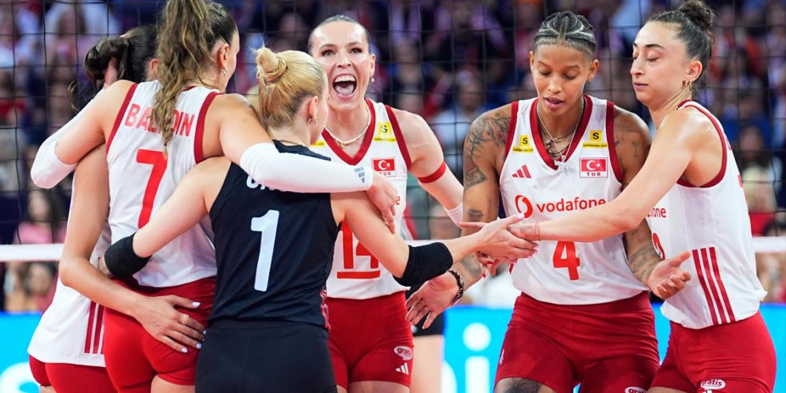 A Mili Voleybol Takımı final için Sırbistan karşısında