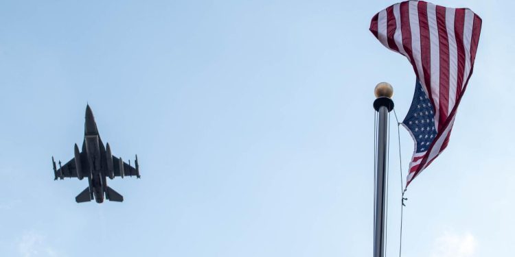 ABD'nin Michigan eyaletinde eğitim sırasında F16 savaş uçağı düştü