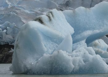 Uydular, Grönland ve Antarktika'nın 47 yılda 12 trilyon tondan fazla buz kaybettiğini gösterdi
