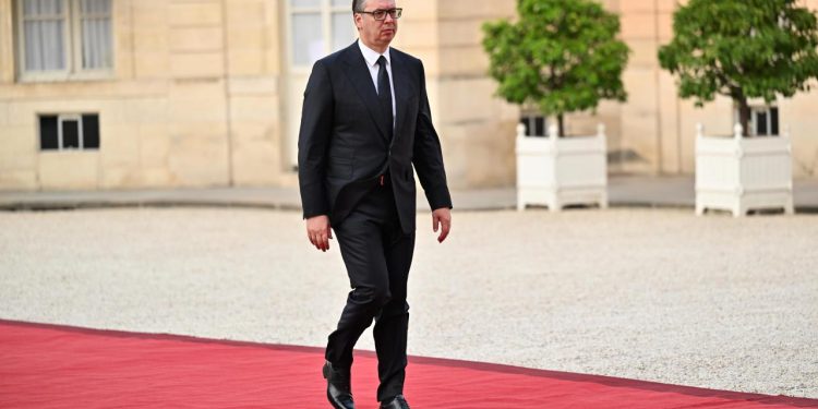 Sırbistan Cumhurbaşkanı Vucic istifa edeceğini duyurdu