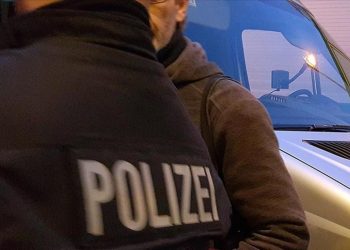 Almanya'da çatışma sırasında olay yerinden kaçan 2 kadın polis memuriyetten ihraç edildi
