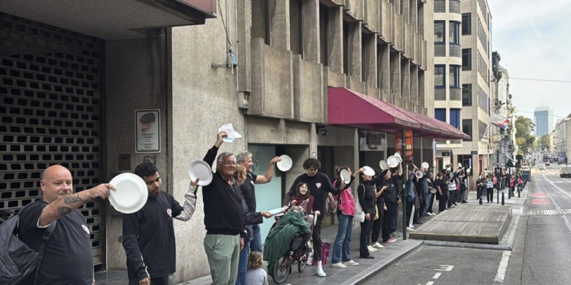 Belçikada artan gıda yardımı ihtiyacına boş tabaklarla protesto