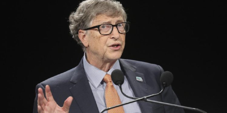 Bill Gates'ten yapay zeka uyarısı: Milyarca kişinin ölümüne yol açabilir