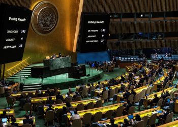 BM Afrika'nın gerçek boyutunu gösteren yeni dünya haritasını oyluyor