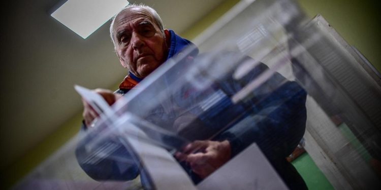 Bulgaristan'da 25 Ekim'de yapılacak cumhurbaşkanı seçimi için kampanya dönemi başladı