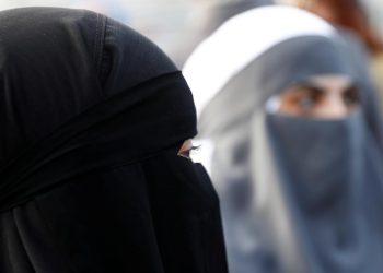 İspanya'nın Lleida kentindeki kamuya açık alanlarda burka ve nikap yasağı getirildi