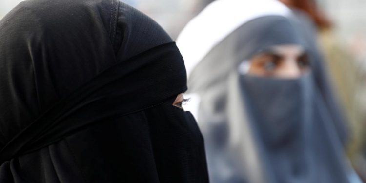 İspanya'nın Lleida kentindeki kamuya açık alanlarda burka ve nikap yasağı getirildi