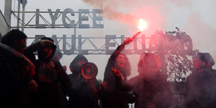 Fransa'da eğitim protestosu: 400'den fazla gözaltı
