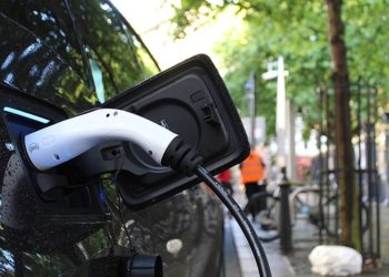Araştırmacılar daha iyi elektrikli araç bataryaları üretmek için çip üretim teknolojisinden yararlanıyor