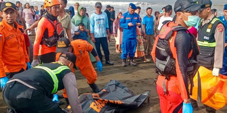 Endonezya'da 13 Eylül'de alabora olan feribottaki 52 kişinin cesedine ulaşıldı
