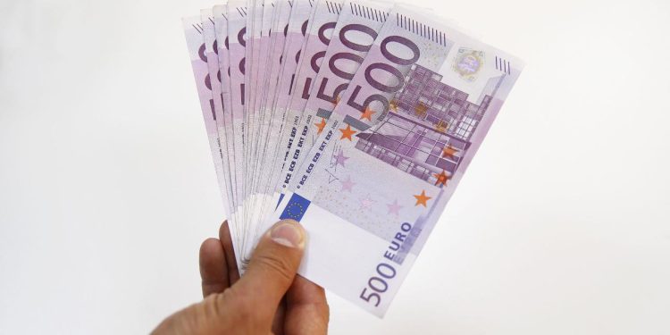 ECB: Yeni avro banknotları 2030'da tedavüle girecek