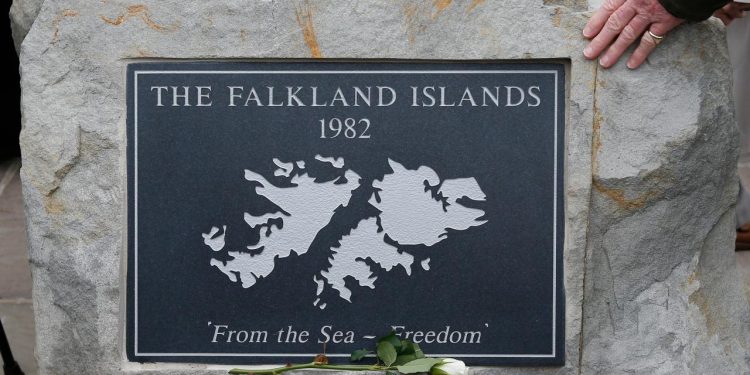 İngiltere Dışişleri Bakanı Miliband: Adalar Falkland İngiltere'nindir ve öyle kalacaktır