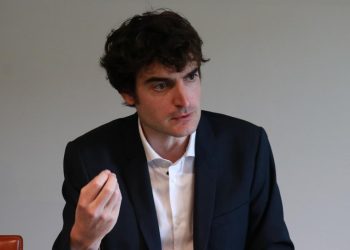 APli Hassan, Fransa İçişleri Bakanından şikayetçi oldu