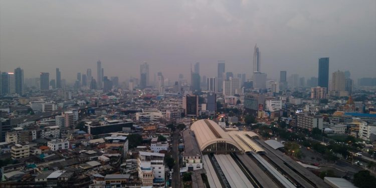 Tayland'ın başkenti Bangkok'taki 50 bölgenin tamamı afet bölgesi ilan edildi