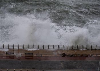 İspanya'nın doğusundaki şiddetli yağışlar ulaşımı durdurdu