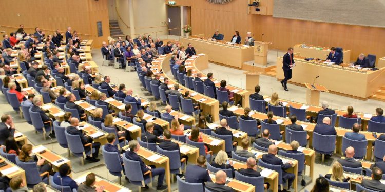 İsveç'teki genel seçimde parlamentoda 3 sandalye farkla sol blok önde