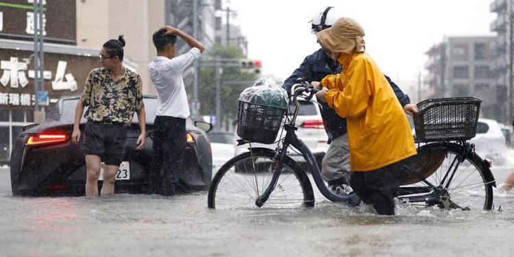 Tokyo'da rekor yağış: 35 gün aralıksız yağmur yağdı