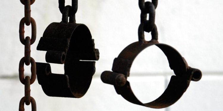 Araştırma ortaya çıkardı: Köleleştirilen Afrikalılar İngiliz Kraliyet armasıyla dağlanmıştı