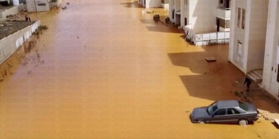 Libyanın çeşitli kentlerinde şiddetli yağışlar sele neden oldu