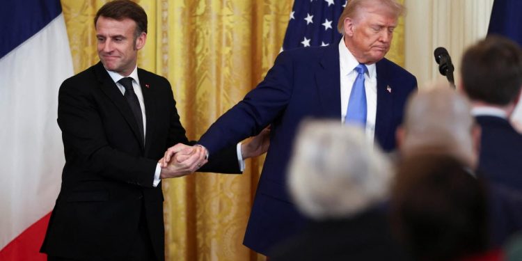 Macron, Hürmüz Boğazı krizinde Trump'ı eleştirmekten çekindi