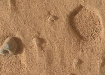 NASA Mars'ta gizemli delikler buldu