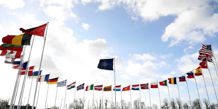 NATO: Rusya'nın güç kullanma tehdidini ve nükleer söylemlerini kınıyoruz
