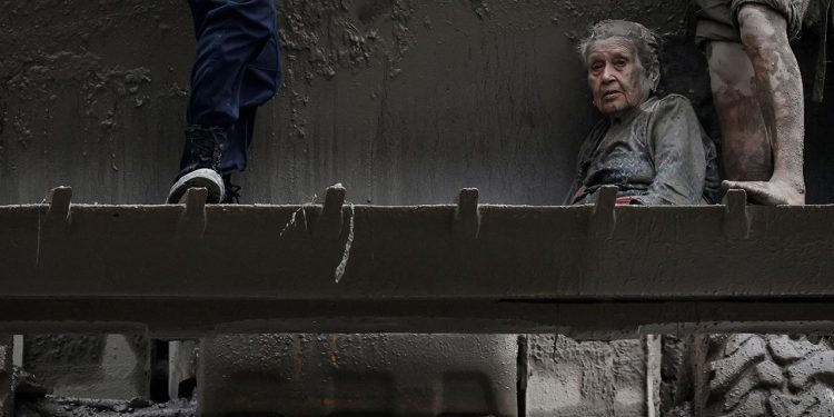 Nepal'deki selde hayatını kaybedenlerin sayısı 1003'e yükseldi