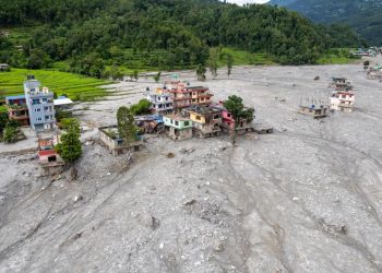 Nepal'deki selin ardından tünelde 9 gün mahsur kalan 2 işçi kurtarıldı