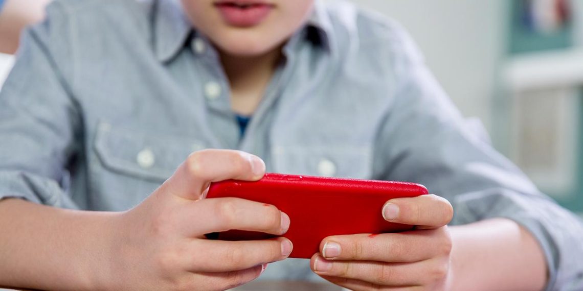 Polonya'da ilkokullarda telefon yasağı