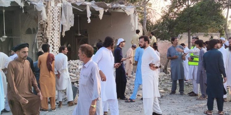 Pakistan'da saldırılarda en az 21 kişi öldü