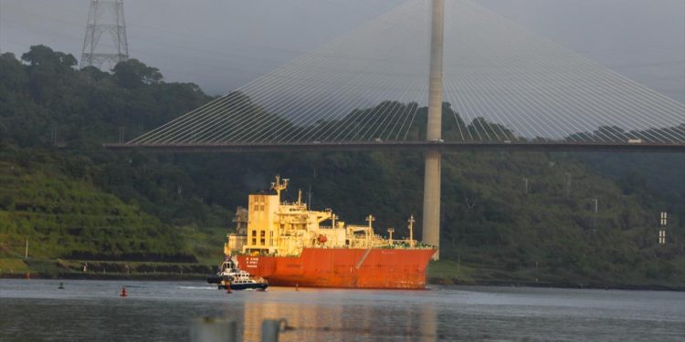 El Nino kuraklığı Panama Kanalı'ndaki gemi geçişlerini yeniden kısıtlıyor