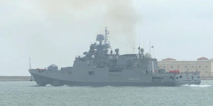 Danimarka: Rus savaş gemisinden helikopterimize acil durum işaret fişeği atıldı