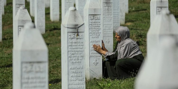 Srebrenitsa Anıt Merkezine 'Sırplar baskın yapılabilir' uyarısı
