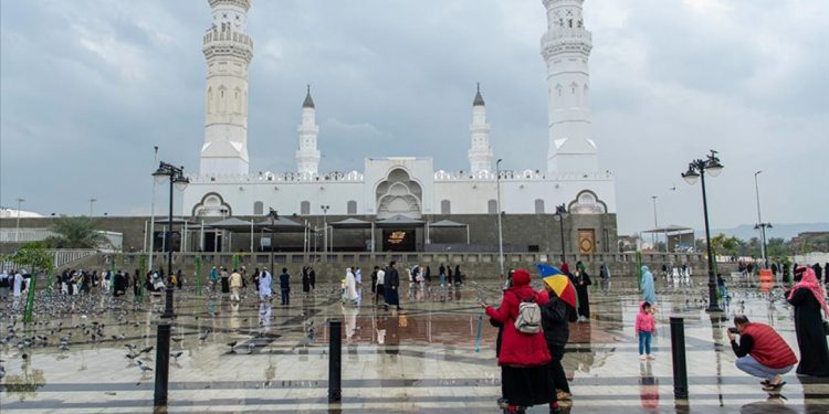 Suudi Arabistan'da Mekke'ye ve 4 bölgeye daha acil uyarı