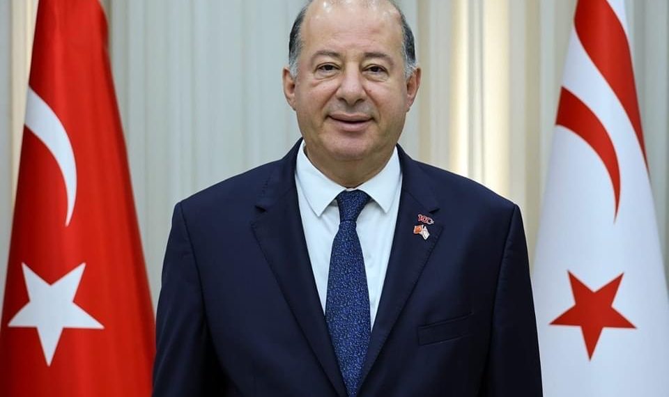 Dinçyürek, adaylıktan çekilme kararı aldığını ve Sağlık Bakanlığı görevinden istifasını sunacağını açıkladı