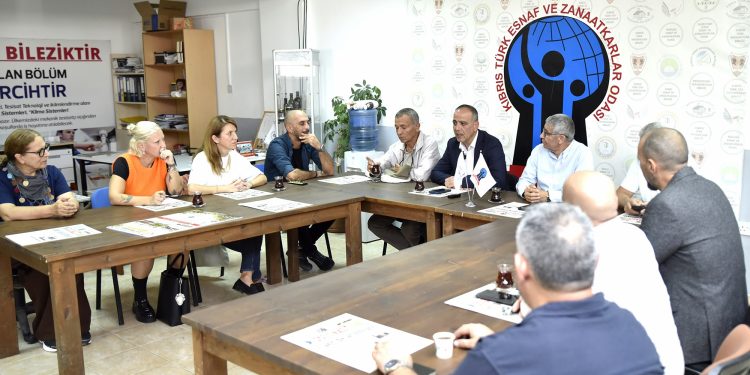 Harmancı, esnaf ve ticaret odalarını ziyaret etti