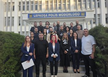 Saldırıya uğrayan gazeteciler Lefkoşa Polis Müdürlüğüne şikâyette bulundu