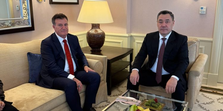 Arıklı, Kırgızistan Cumhurbaşkanı Caparov ile görüştü