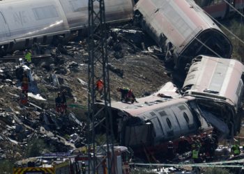 İspanya'da hızlı trenler çarpıştı: En az 68 ölü