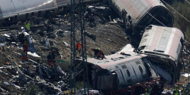 İspanya'da hızlı trenler çarpıştı: En az 68 ölü