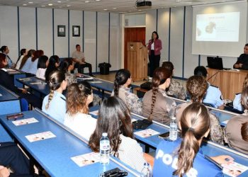 KHYD iş birliğinde kadın polis mensuplarına yönelik konferans düzenlendi