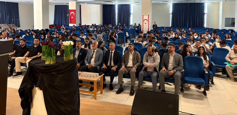 Hala Sultan İlahiyat Koleji’nde, “Hayat İçinde Dikkat Edilmesi Gerekenler, Kişisel Gelişim ve Yapay Zeka” konferansı yapıldı