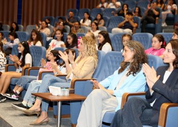Nilden Bektaş Erhürman, Çoksesli Çocuk ve Gençlik Koroları’nın provalarını ziyaret etti