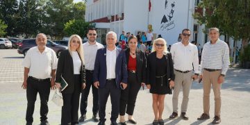 Paşaoğlu, Girne Dr. Akçiçek Hastanesi’ni ve Oğuz Veli Ortaokulu’nu ziyaret etti
