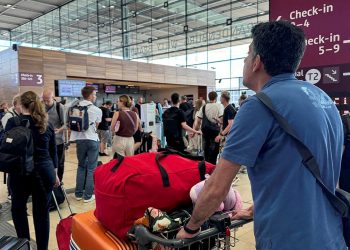 AB, havalimanlarında uygulanan Giriş/Çıkış Sistemi'ndeki aksaklıklardan üye ülkeleri sorumlu tuttu