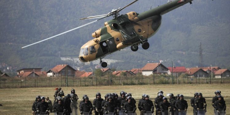 Bosna Hersek'te EUFOR'a ait helikopter düştü