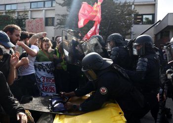 Fransa'da kriz masası toplanıyor