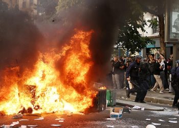 Fransa'da 30 bin öğrenci haftalarca yüz yüze eğitim alamayacak