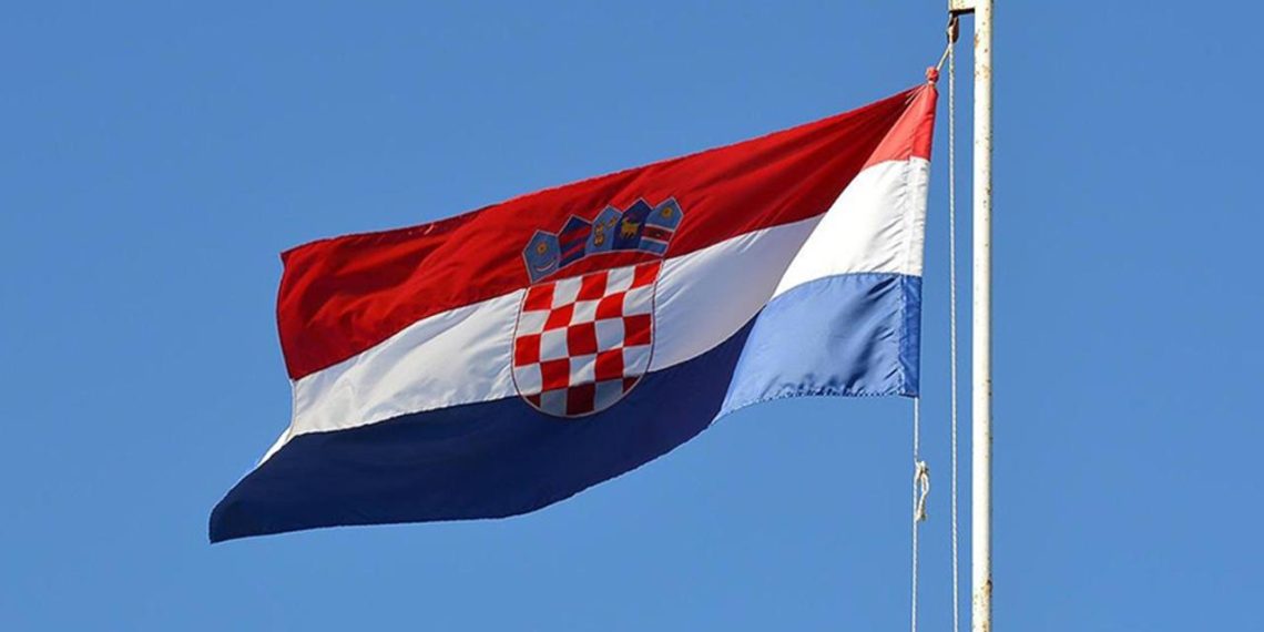 Hırvat savaş uçağı, uçak kaçırma kodu girilen Malta'ya ait yolcu uçağını hava sahasının dışına çıkardı