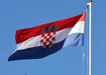 Hırvat savaş uçağı, uçak kaçırma kodu girilen Malta'ya ait yolcu uçağını hava sahasının dışına çıkardı